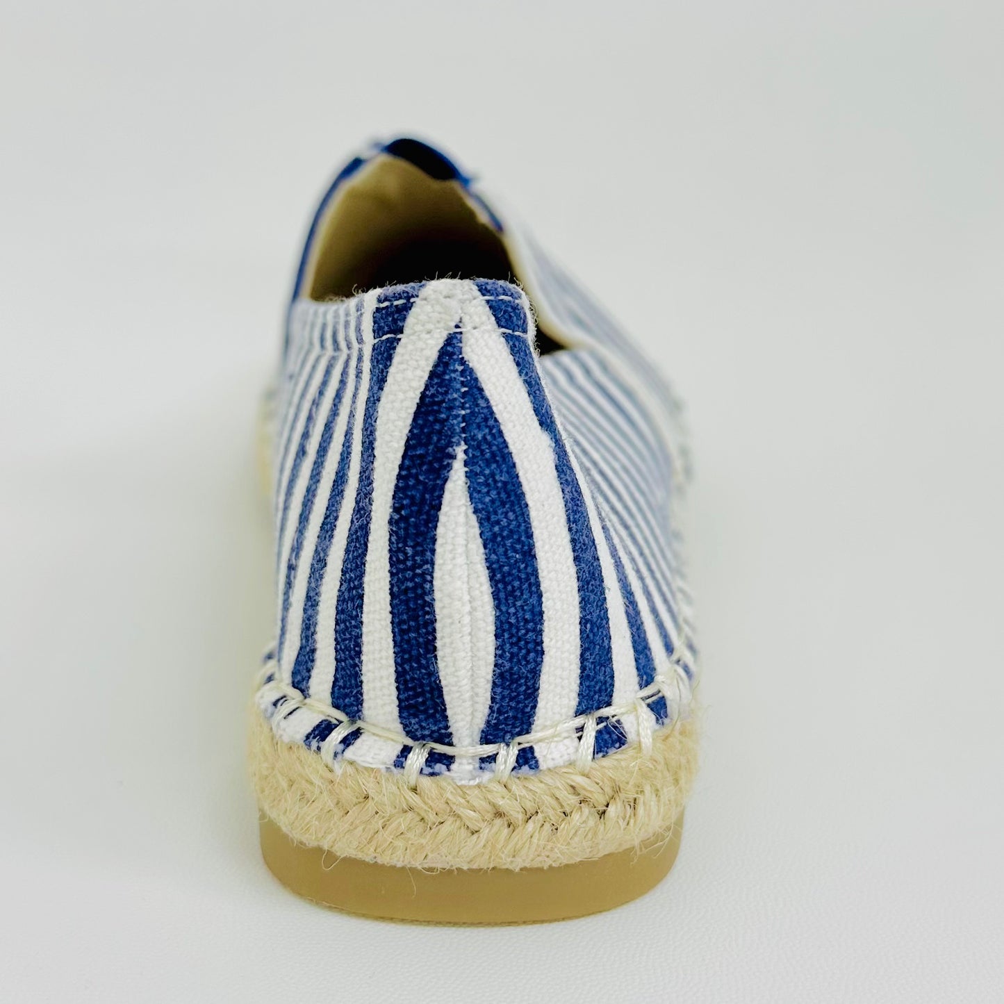 Alpargatas Femininas em Lona – Leves, Confortáveis e Estilosas – Azul Claro Listrado de Várias Cores com Linho Tecido de Palha Para verão